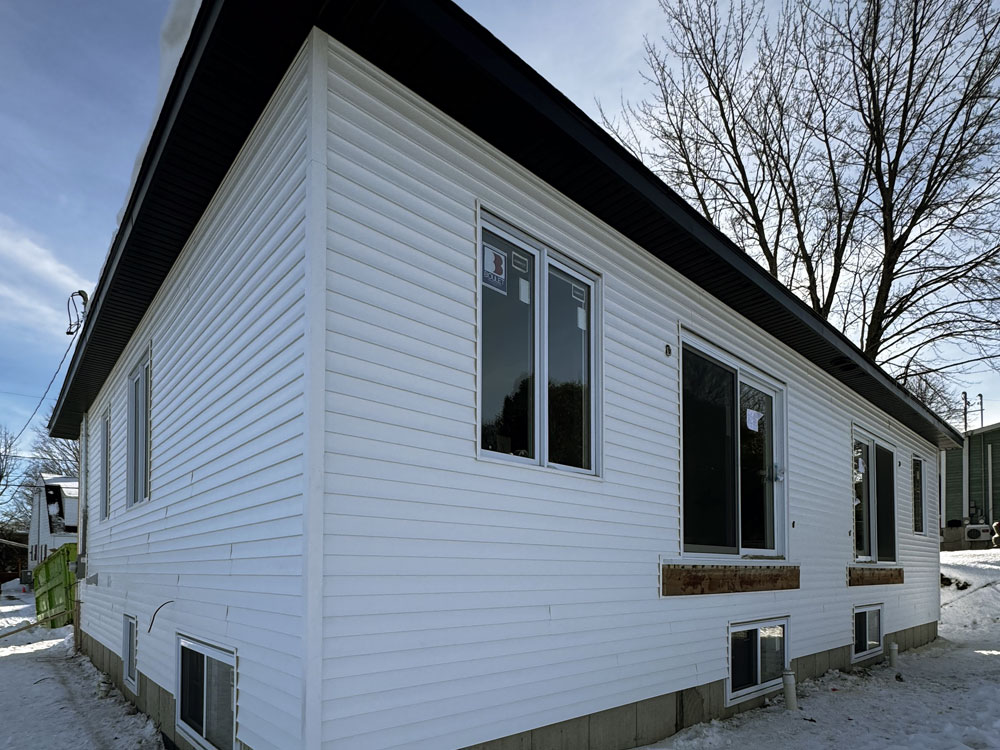 Installation de revêtement extérieur - Val-des-Sources | REOVA